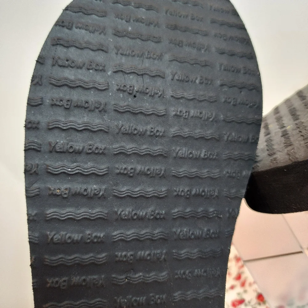 Yellow Box size 11‎ wedge flip flops - Picture 7 of 8